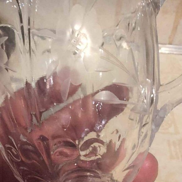 Vintage Etched Flower Glass Sugar Bowl and Creamer Pitcher Set - Picture 3 of 7